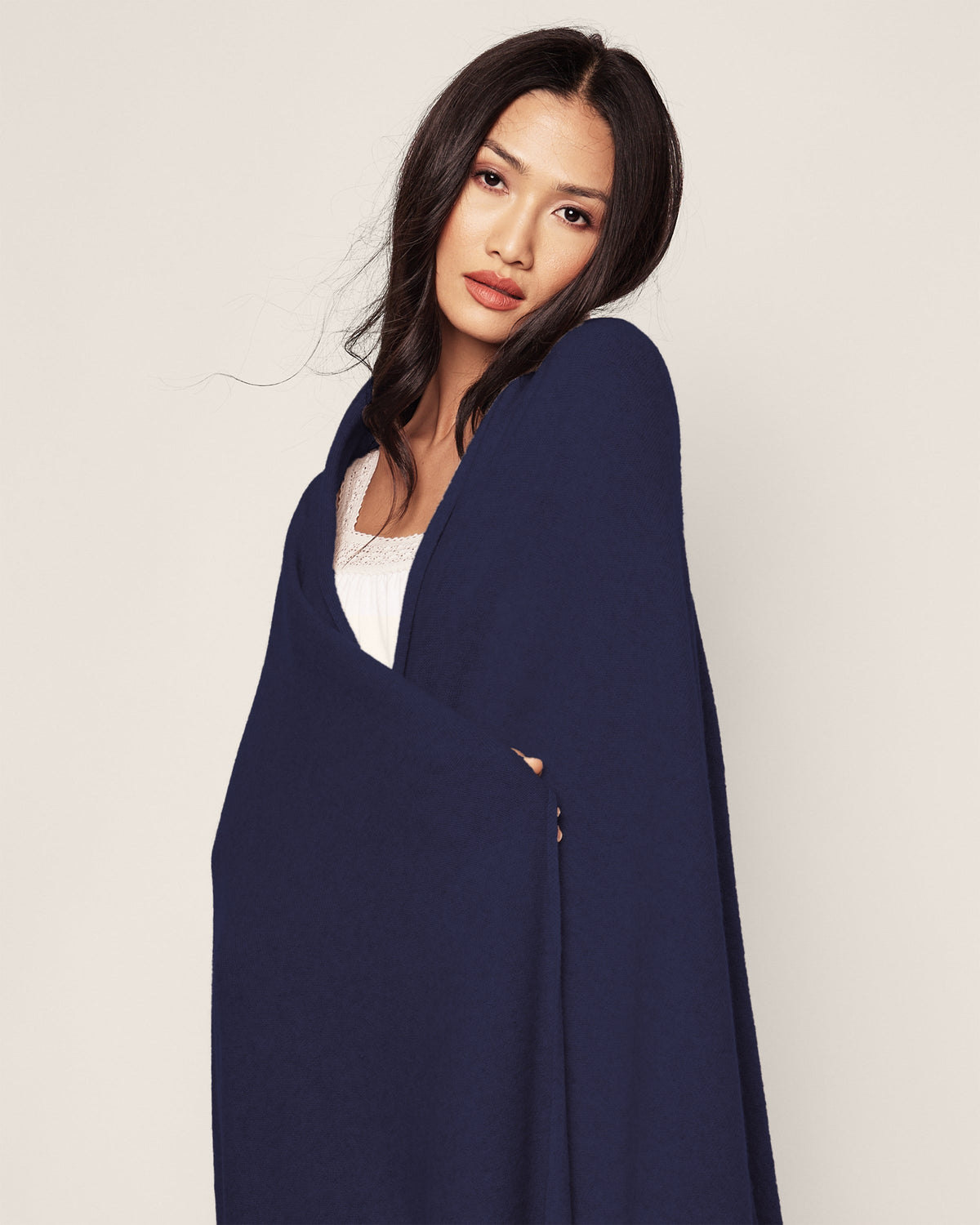 Women’s Cashmere Wrap in Navy