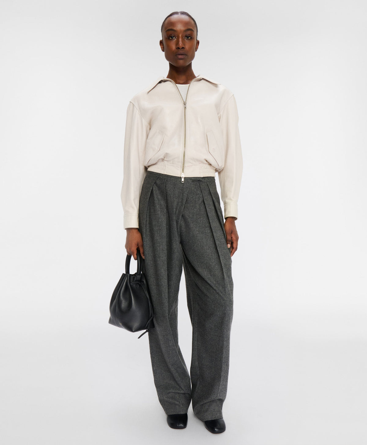 Model wears the Dea Bucket in Black