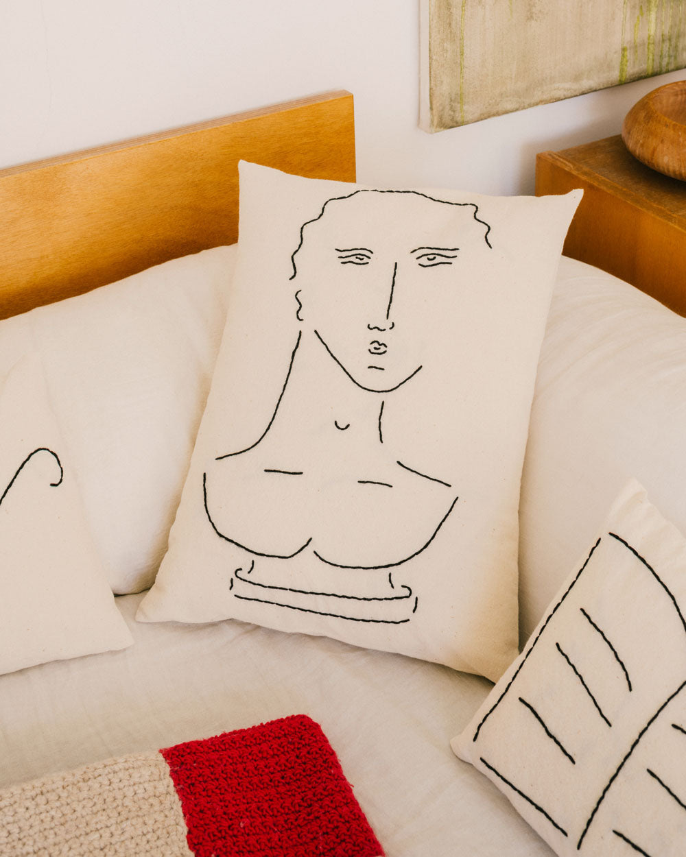 Buste Cushion
