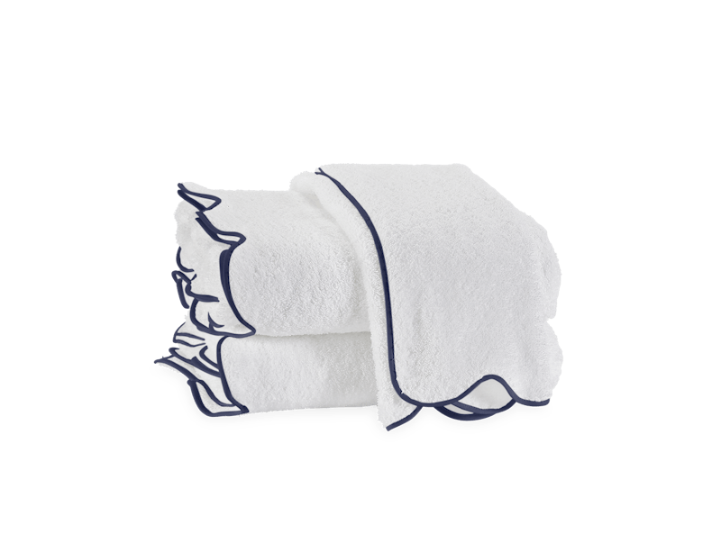 Cairo Scallop Towels (Hand Towel / Navy Piping)