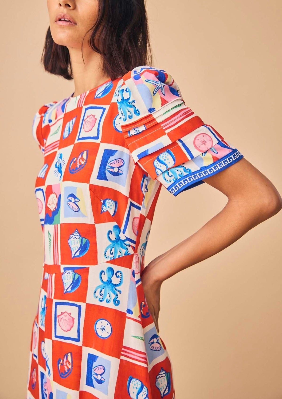 Casey is a stylish sheath dress with a curved waist seam and a relaxed skirt in the Sea Tiles print.