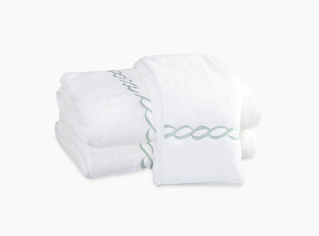 Classic Chain Bath Collection