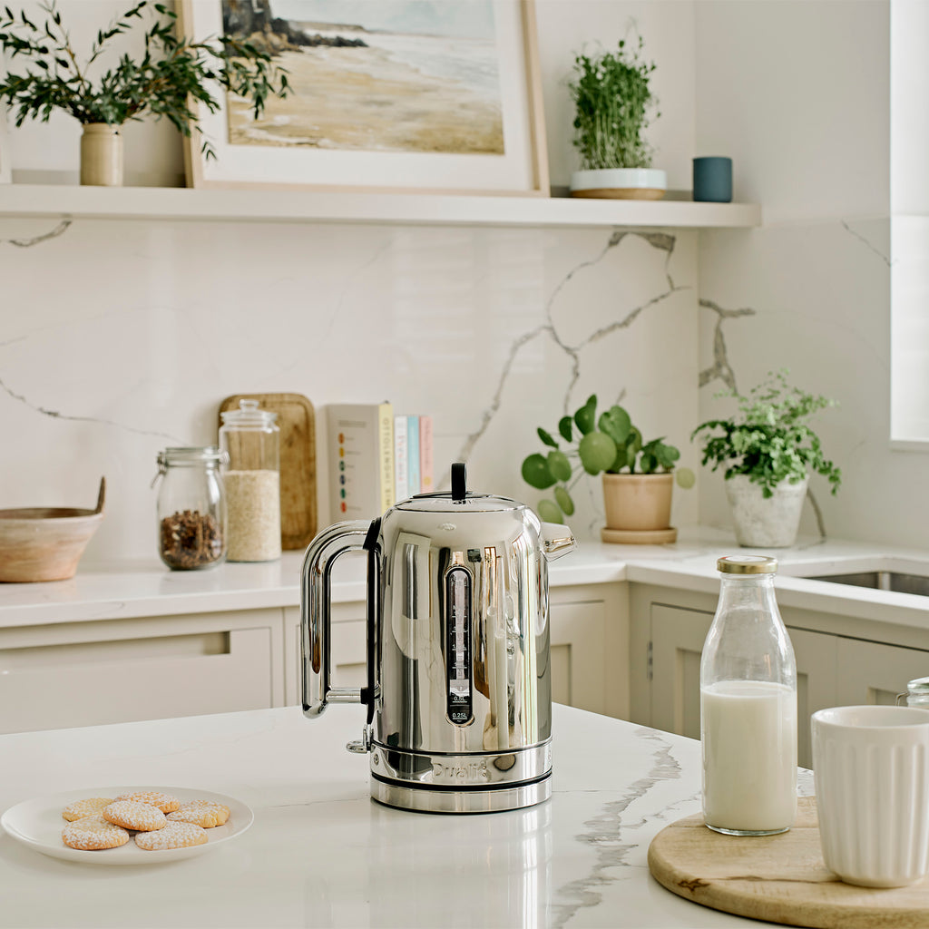 Classic Series Kettle in Polished Chrome