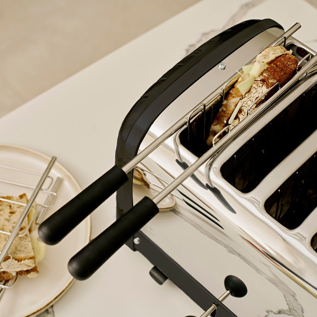 4 Slot Classic Toaster in Matte Black