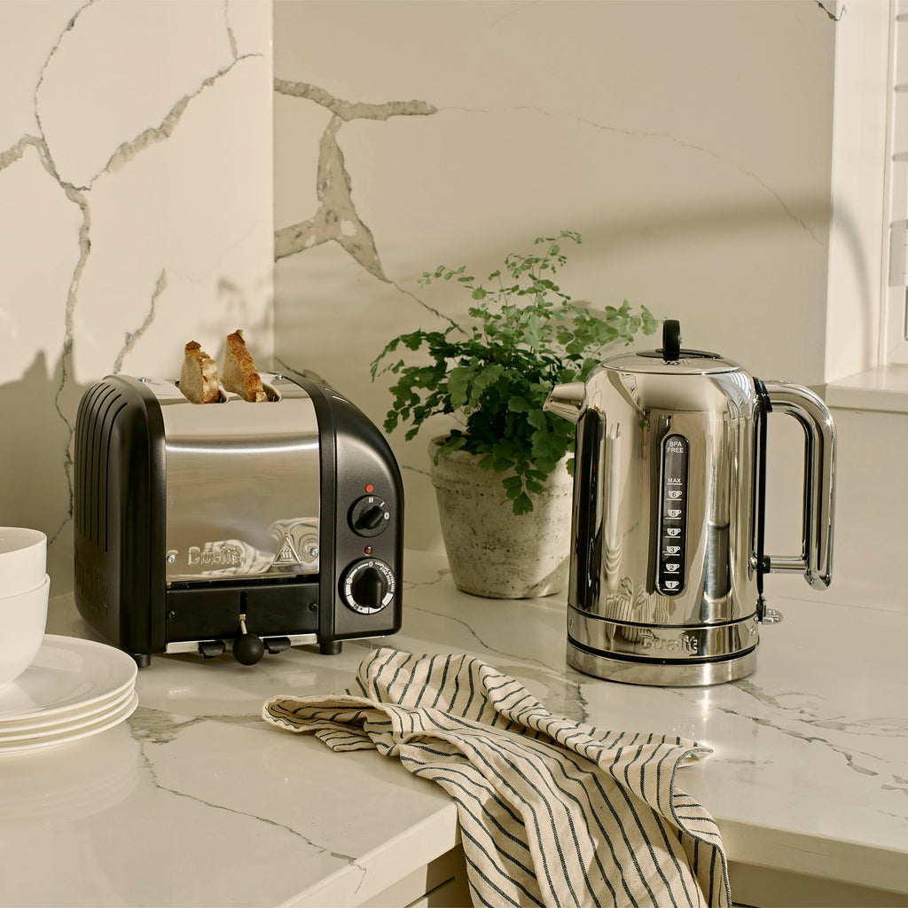 2 Slot Classic Toaster in Matte Black