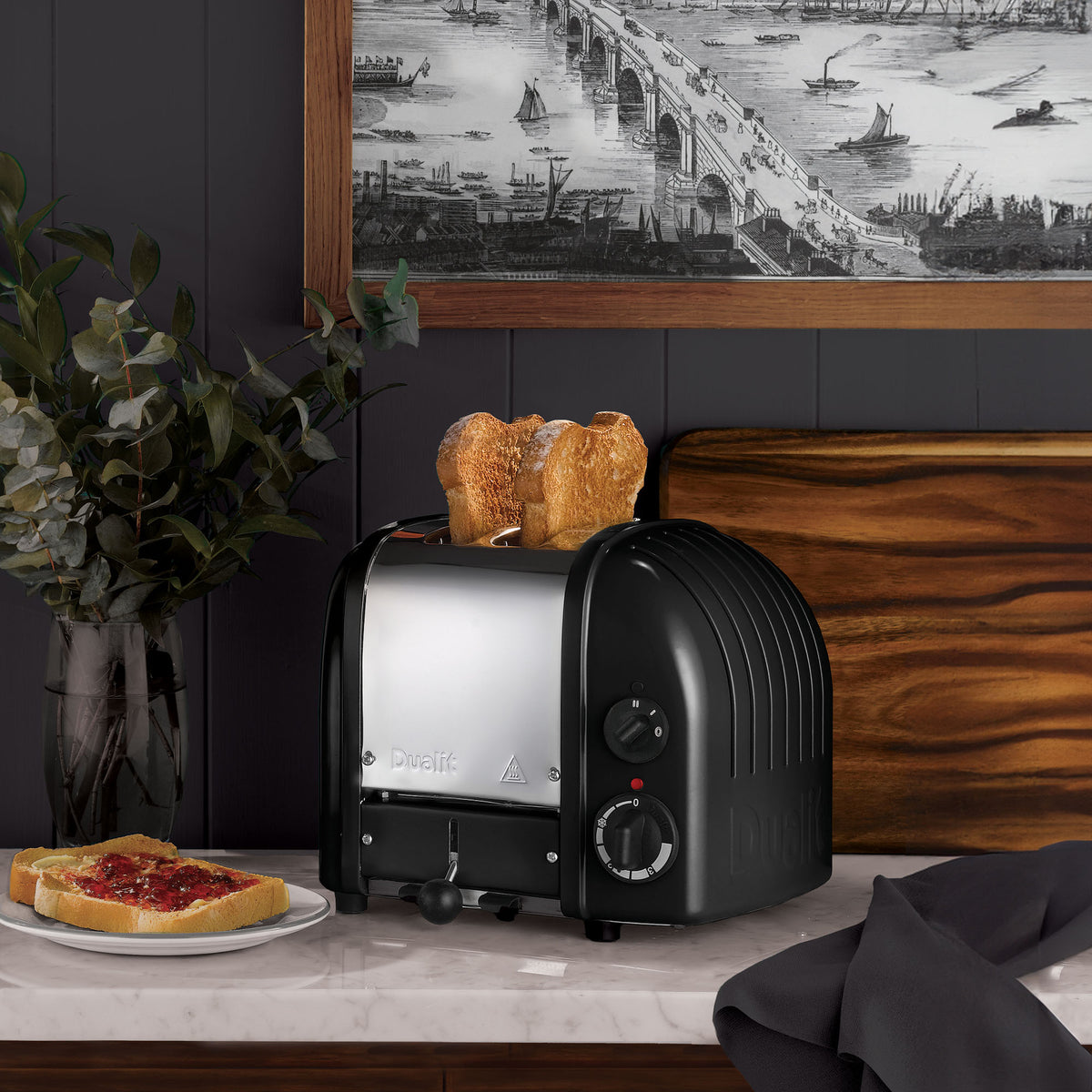 2 Slot Classic Toaster in Matte Black