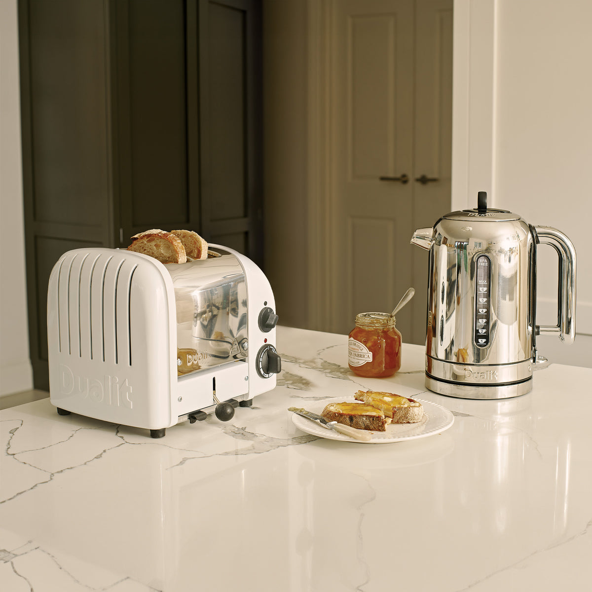 2 Slot Classic Toaster in White