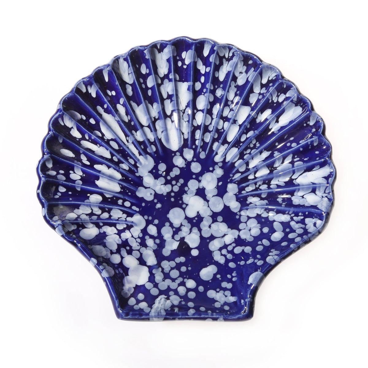 Top view of Concha Medium shell-shaped ceramic plate showcasing cobalt blue splatter glaze on white background