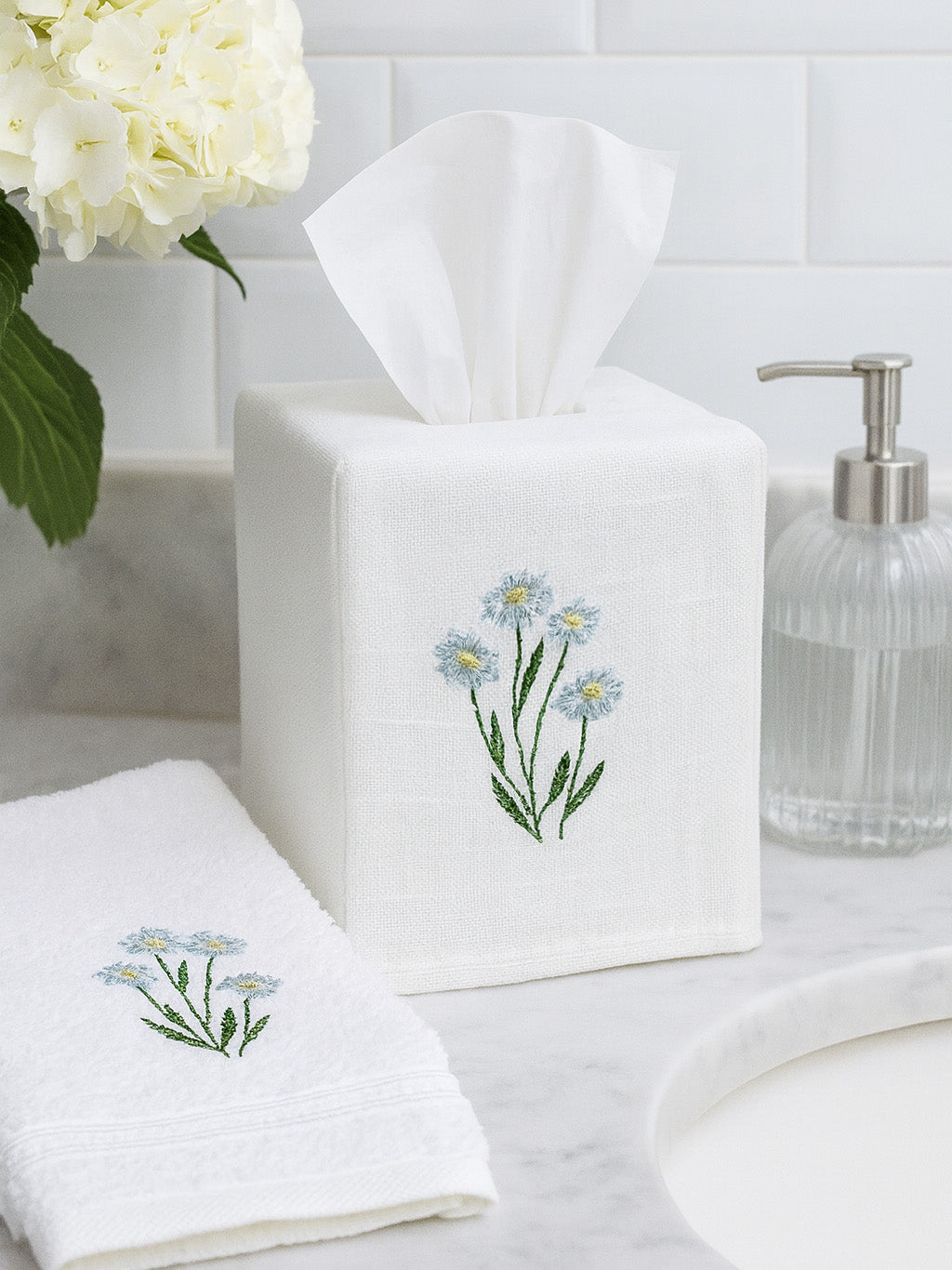 Guest Towel in Daisies Ice Blue