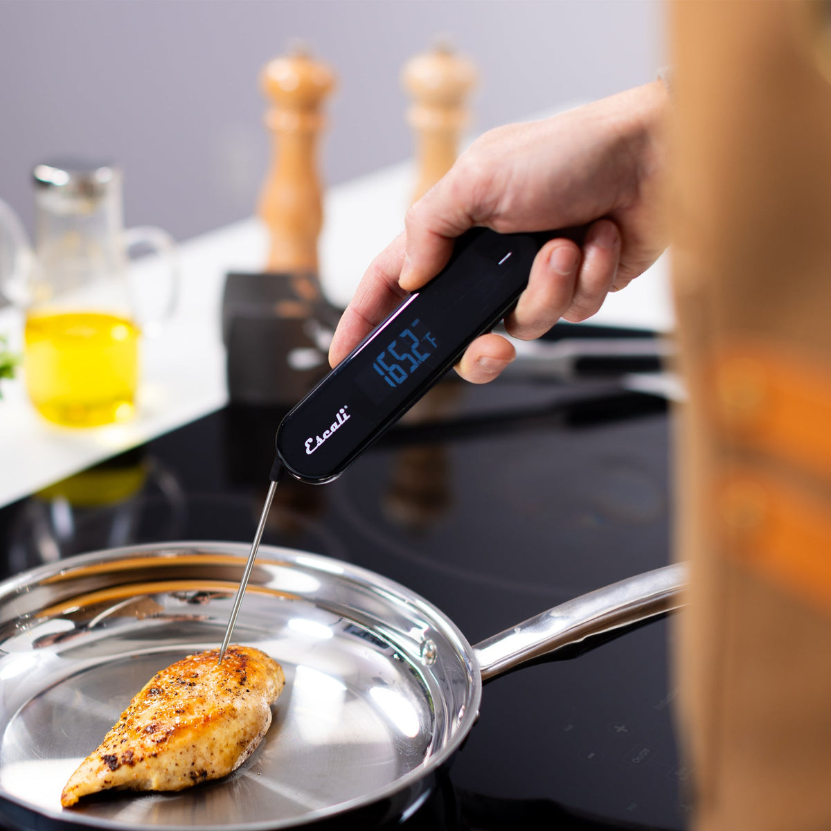 Stelo Waterproof Folding Thermometer in Black