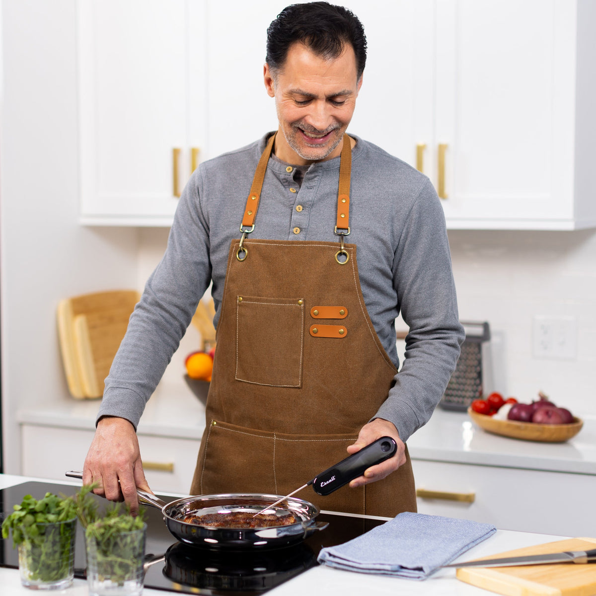 Stelo Waterproof Folding Thermometer in Black