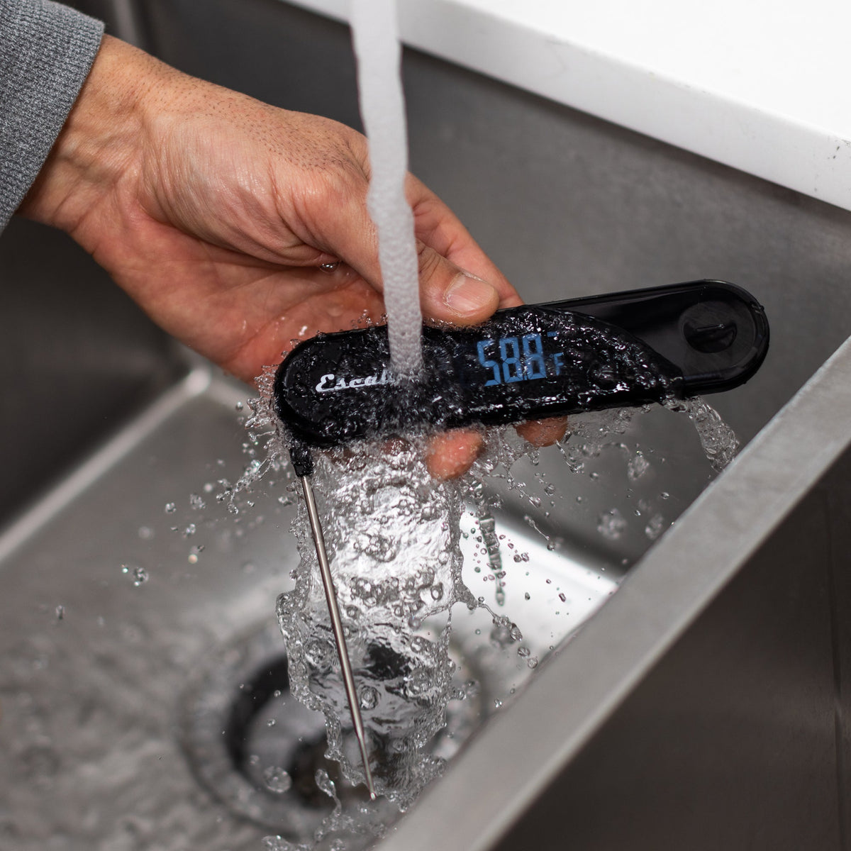 Stelo Waterproof Folding Thermometer in Black