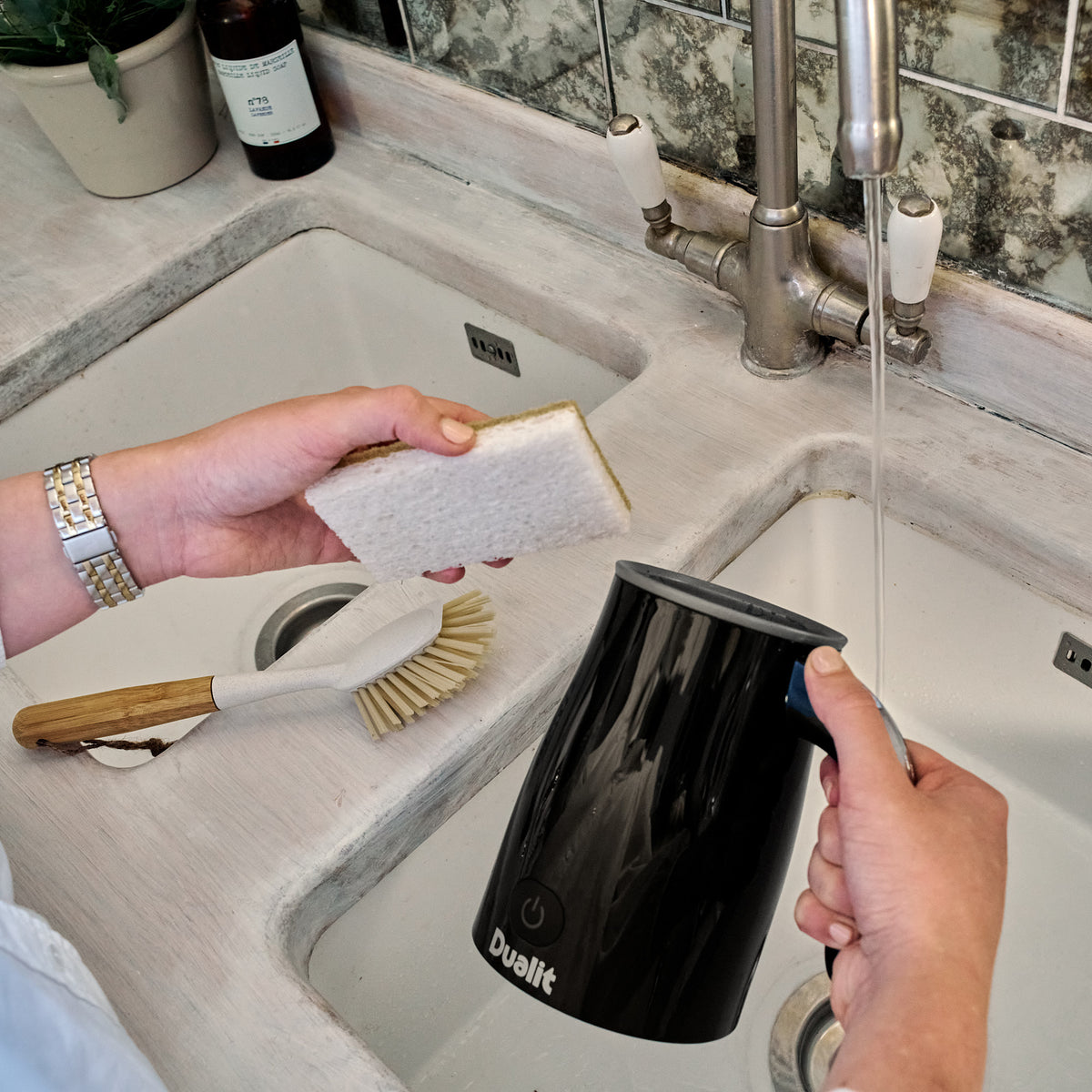 Milk Frother & Hot Chocolate Maker in Black