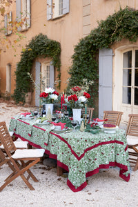 Baies de houx Tablecloth in Red & Green