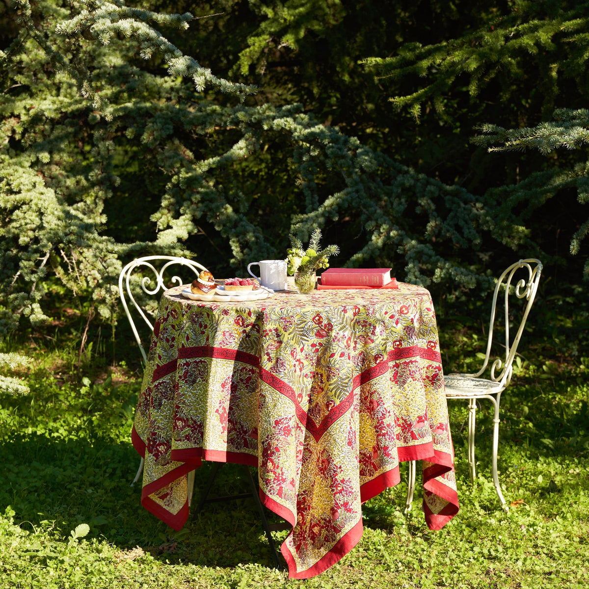 French Tablecloth Winter Garden Wreath Red & Green