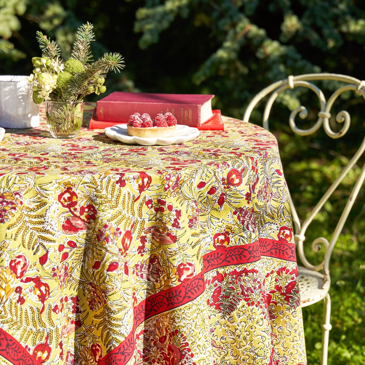 French Tablecloth Winter Garden Wreath Red & Green