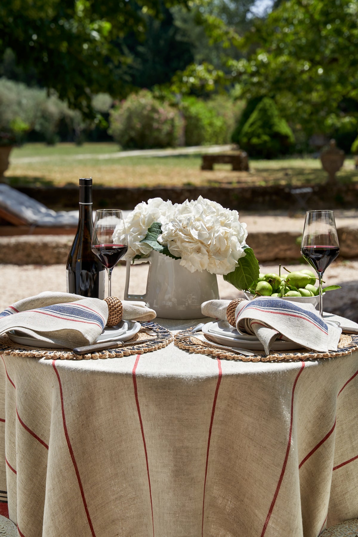 Eze 60x60 Tablecloth in Ivory & Red