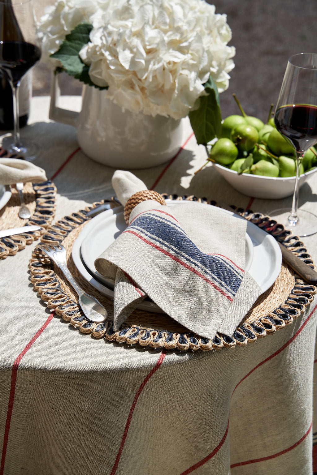 Eze 60x60 Tablecloth in Ivory & Red