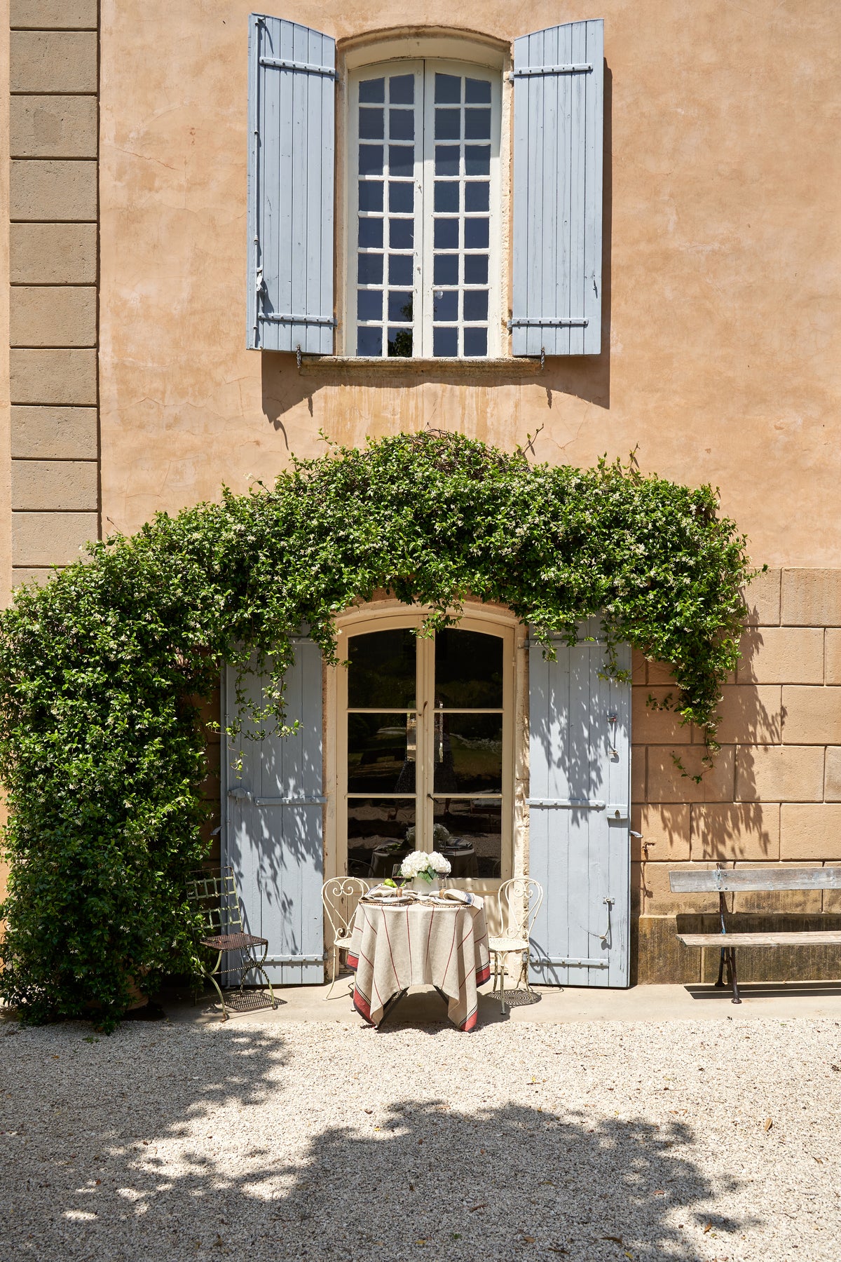 Eze 60x60 Tablecloth in Ivory & Red