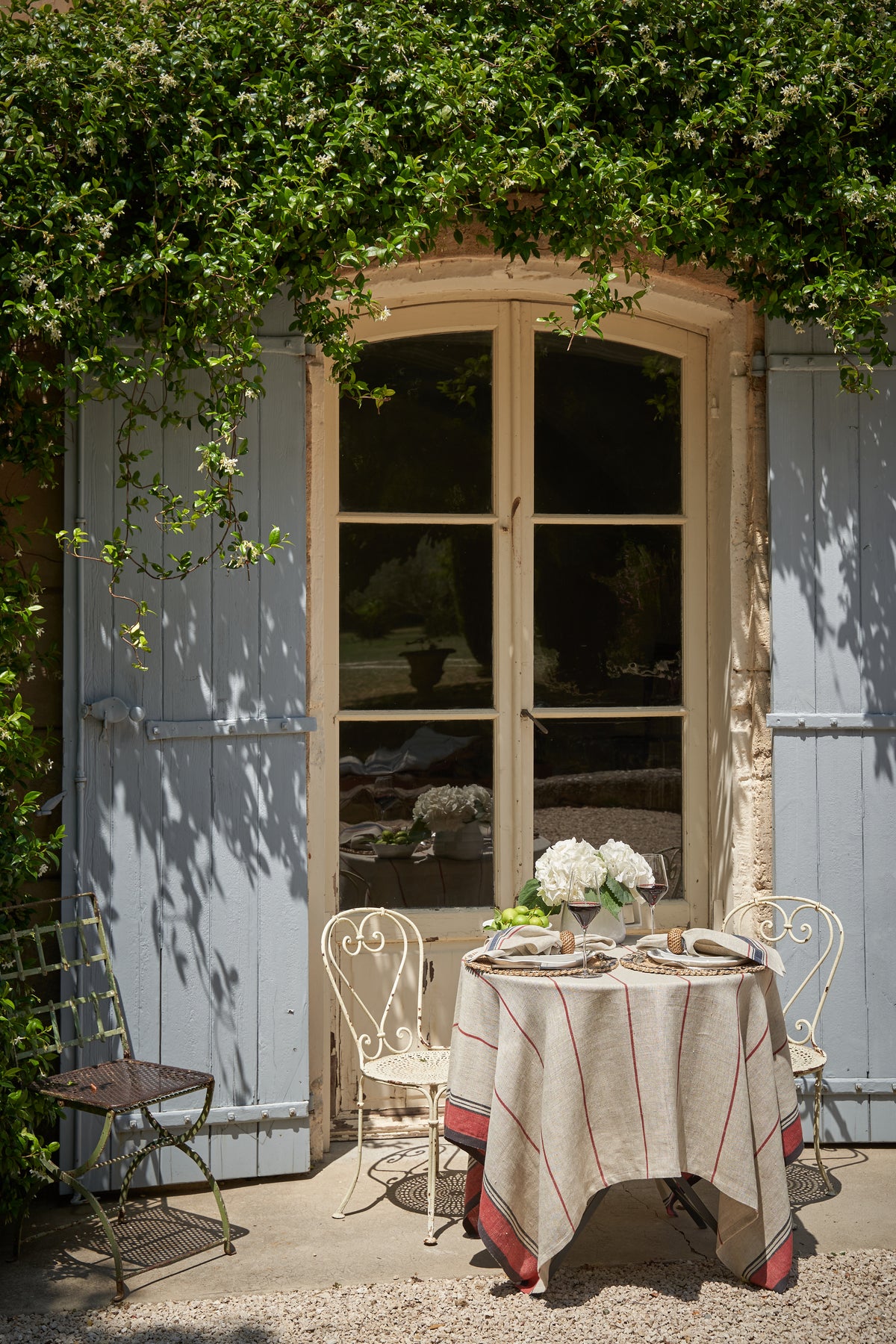 Eze 60x60 Tablecloth in Ivory & Red