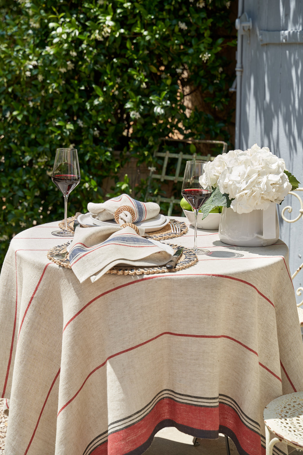 Eze 60x60 Tablecloth in Ivory & Red