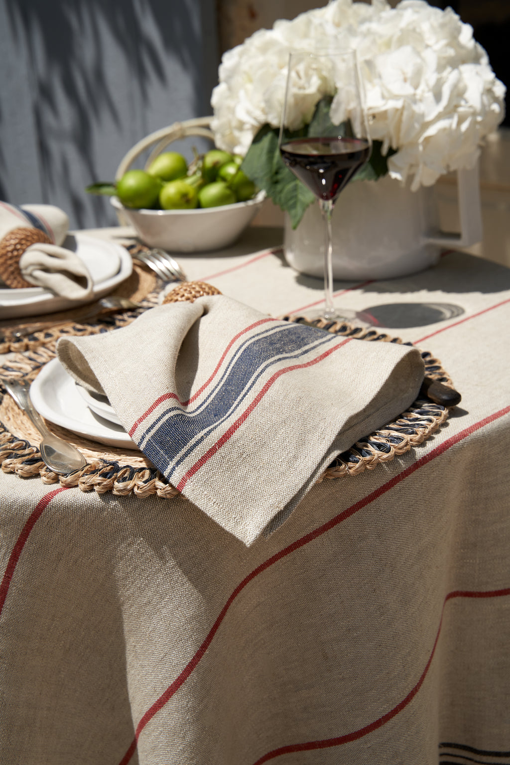 Eze 60x60 Tablecloth in Ivory & Red