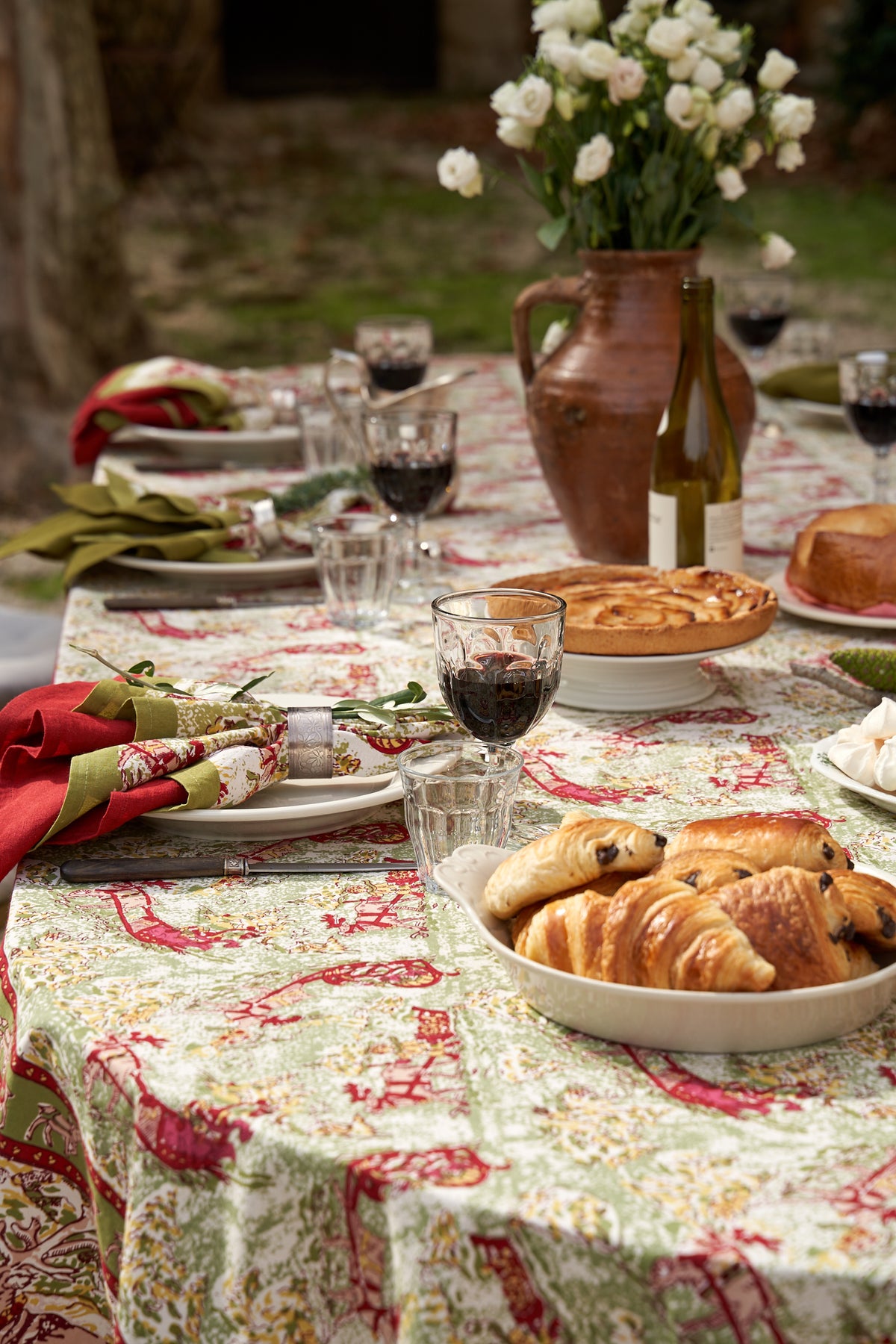 Renne Reindeer Tablecloth in Red & Green