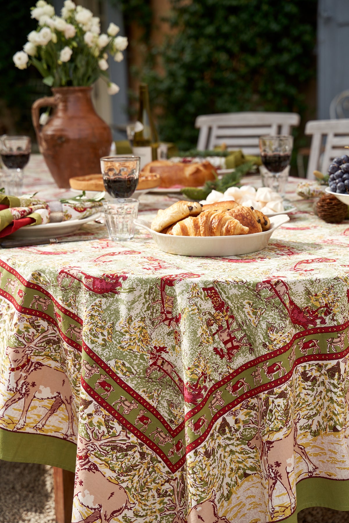 Renne Reindeer Tablecloth in Red & Green