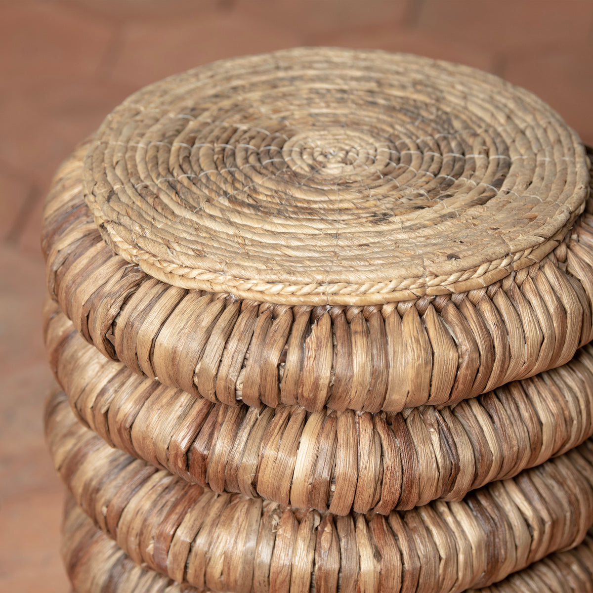 sol side table detail