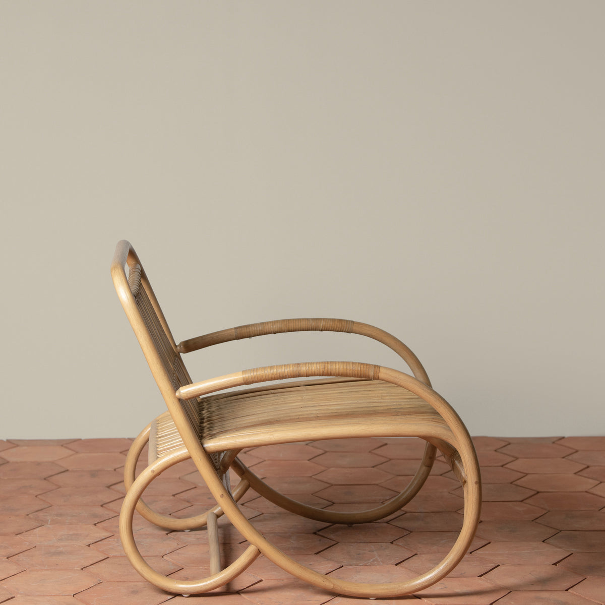 loup rattan lounge chair side