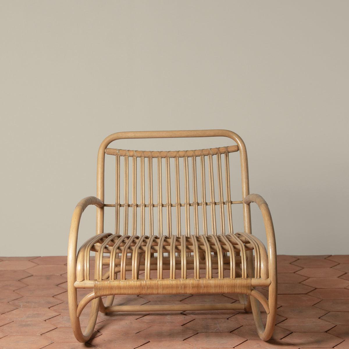 loup rattan lounge chair front