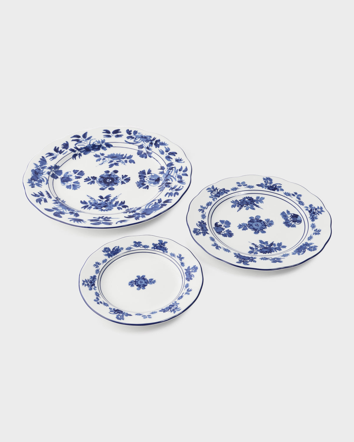 Gloria Porcelain Dinner Plate in Blue