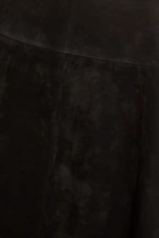 The Ida Skirt is 100% genuine suede. Designed to be fitted at the waist and flow into a full skirt.