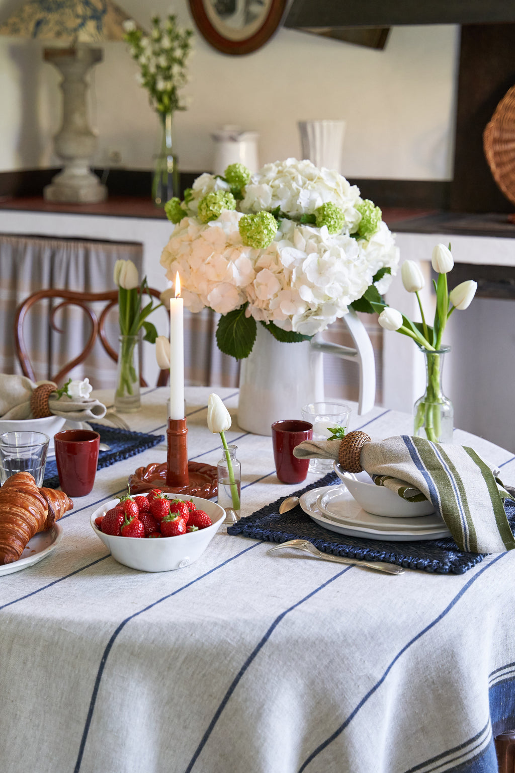 Eze 60x60 Tablecloth in Ivory & Blue