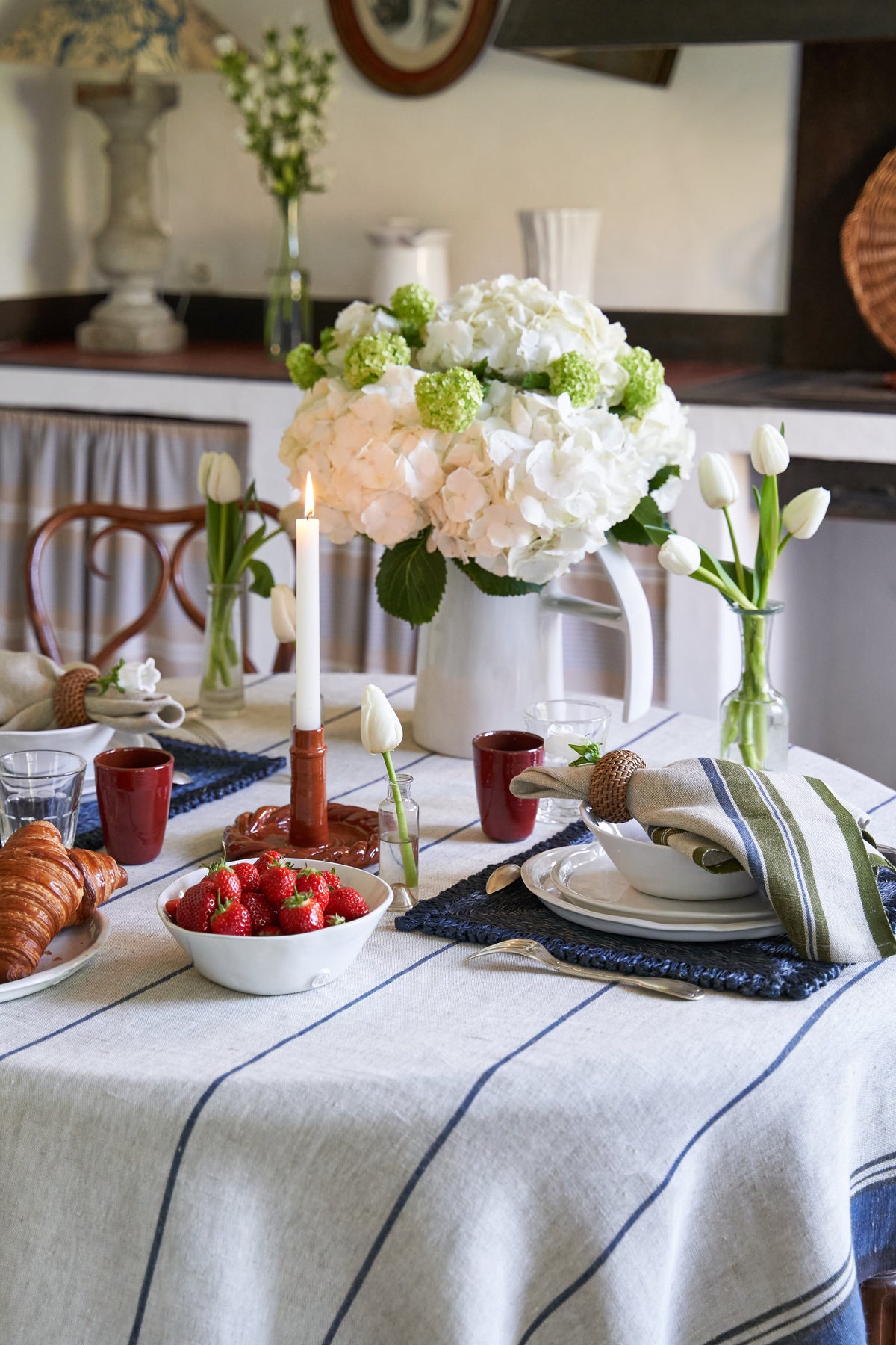 Eze 60x60 Tablecloth in Ivory & Blue