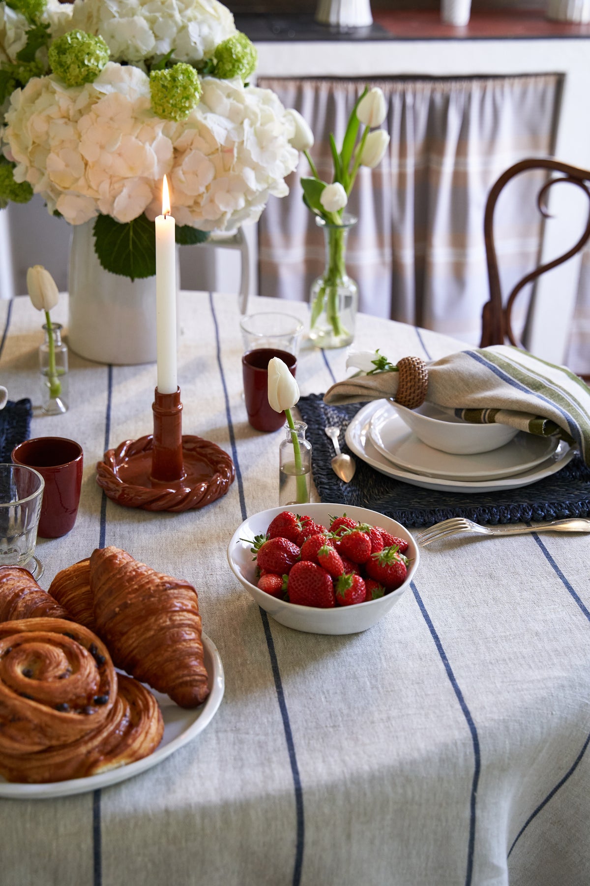 Eze 60x60 Tablecloth in Ivory & Blue
