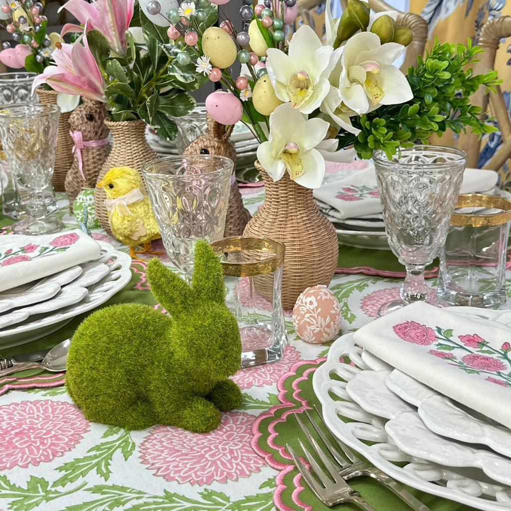 Easter table in pink and green placemats and motif napkins