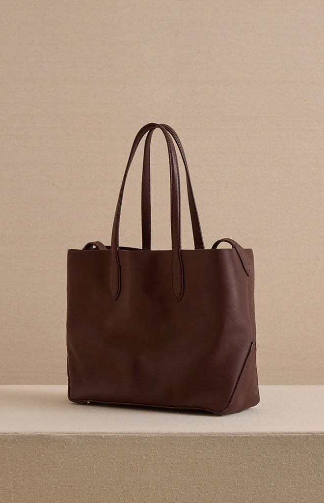 Eleanor 30 in Supple Soft Chocolate