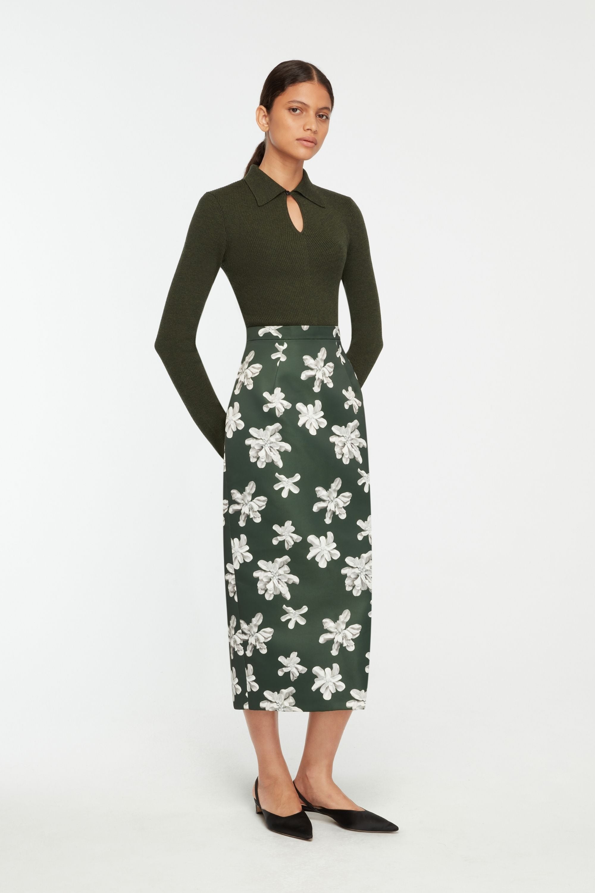 新品♡HOLIDAYホリデイBELTED PENCIL FLARE SKIRT1 Lorelei Skirt In Ivory Floral On Hunter Green Genzianella | Emilia