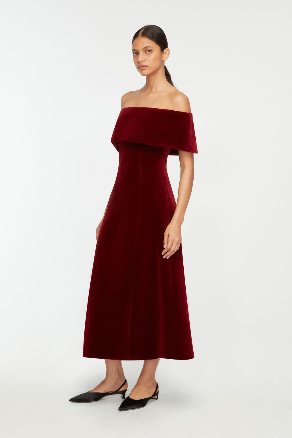 Carita Dress In Burgundy Wind Velvet| Full body side view 