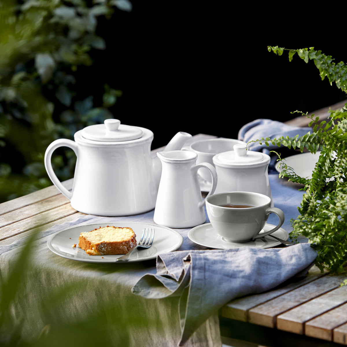 Friso Collection Teacups & Saucers in White, Set of 6