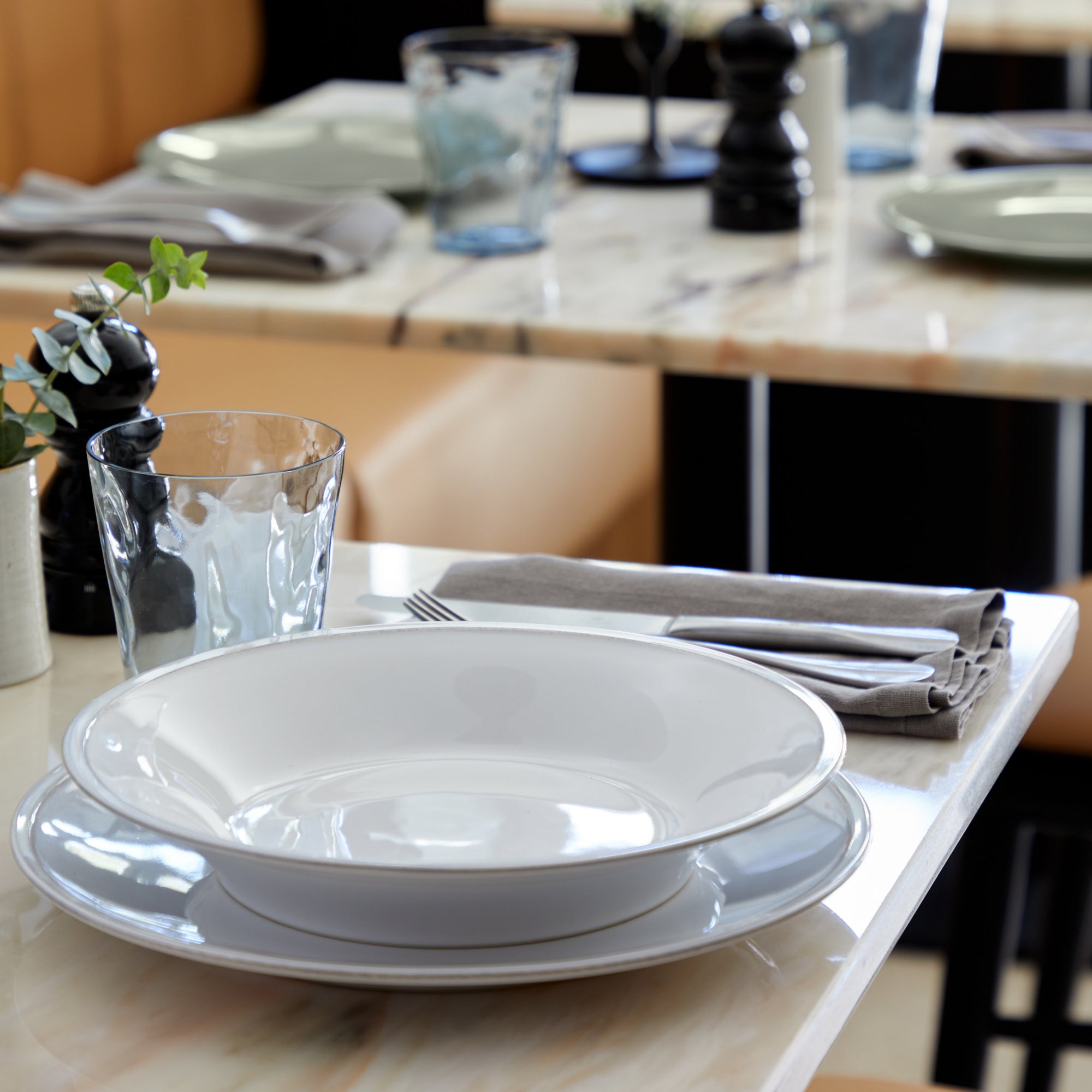 Friso Collection Dinner Plates in White, Set of 6