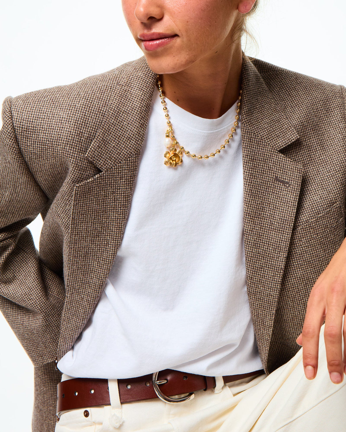 The Flower Meets The Pearl Necklace