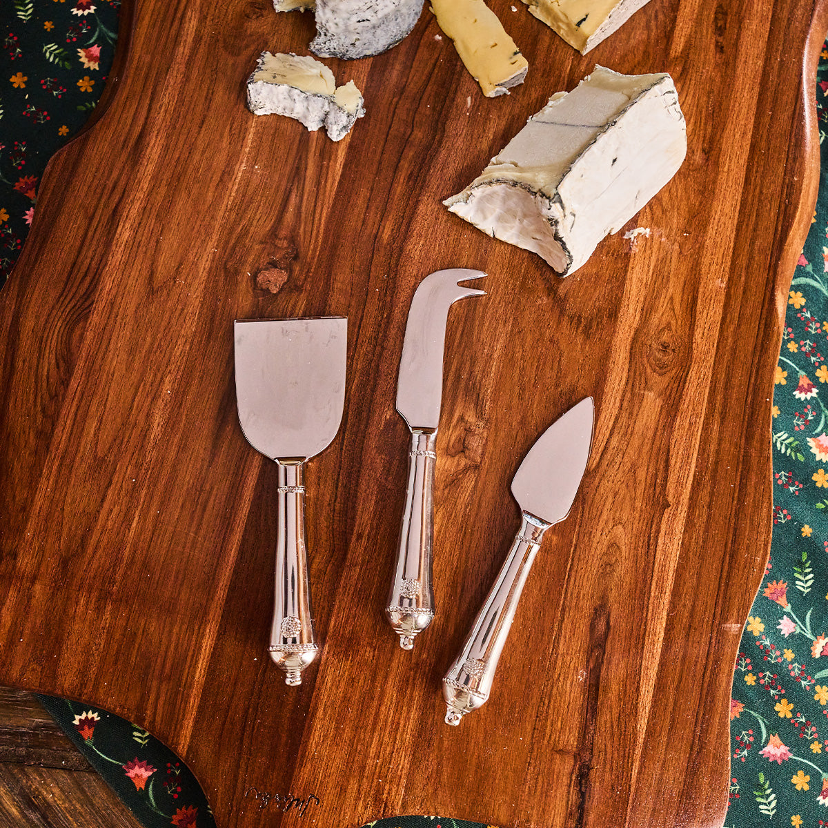 Berry & Thread Cheese Knife Assorted in Polished, Set of 3