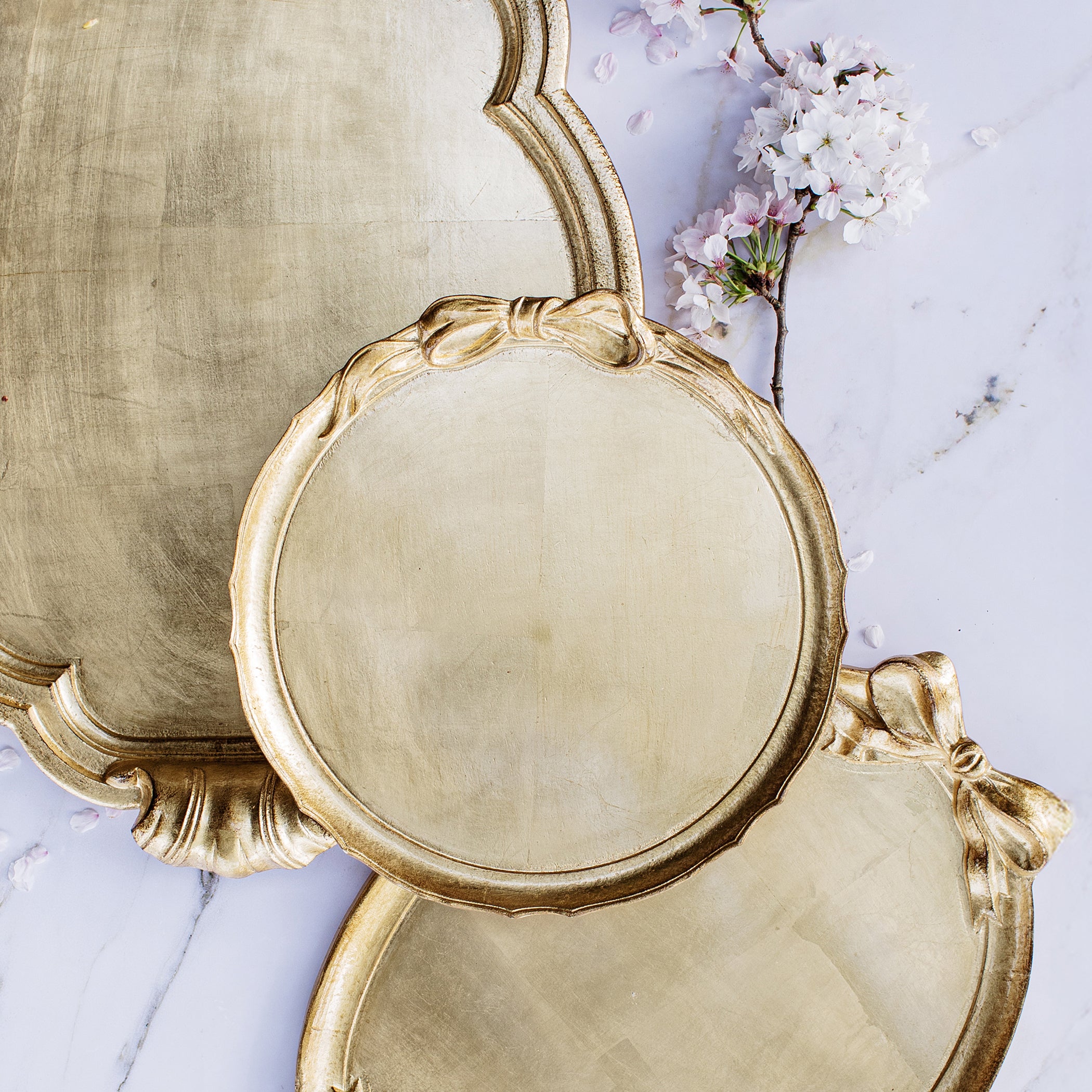 Florentine Wooden Accessories Bow Round Tray in Gold