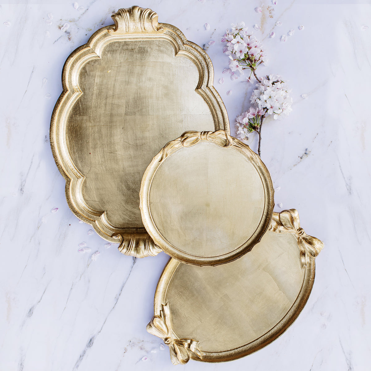 Florentine Wooden Accessories Bow Round Tray in Gold