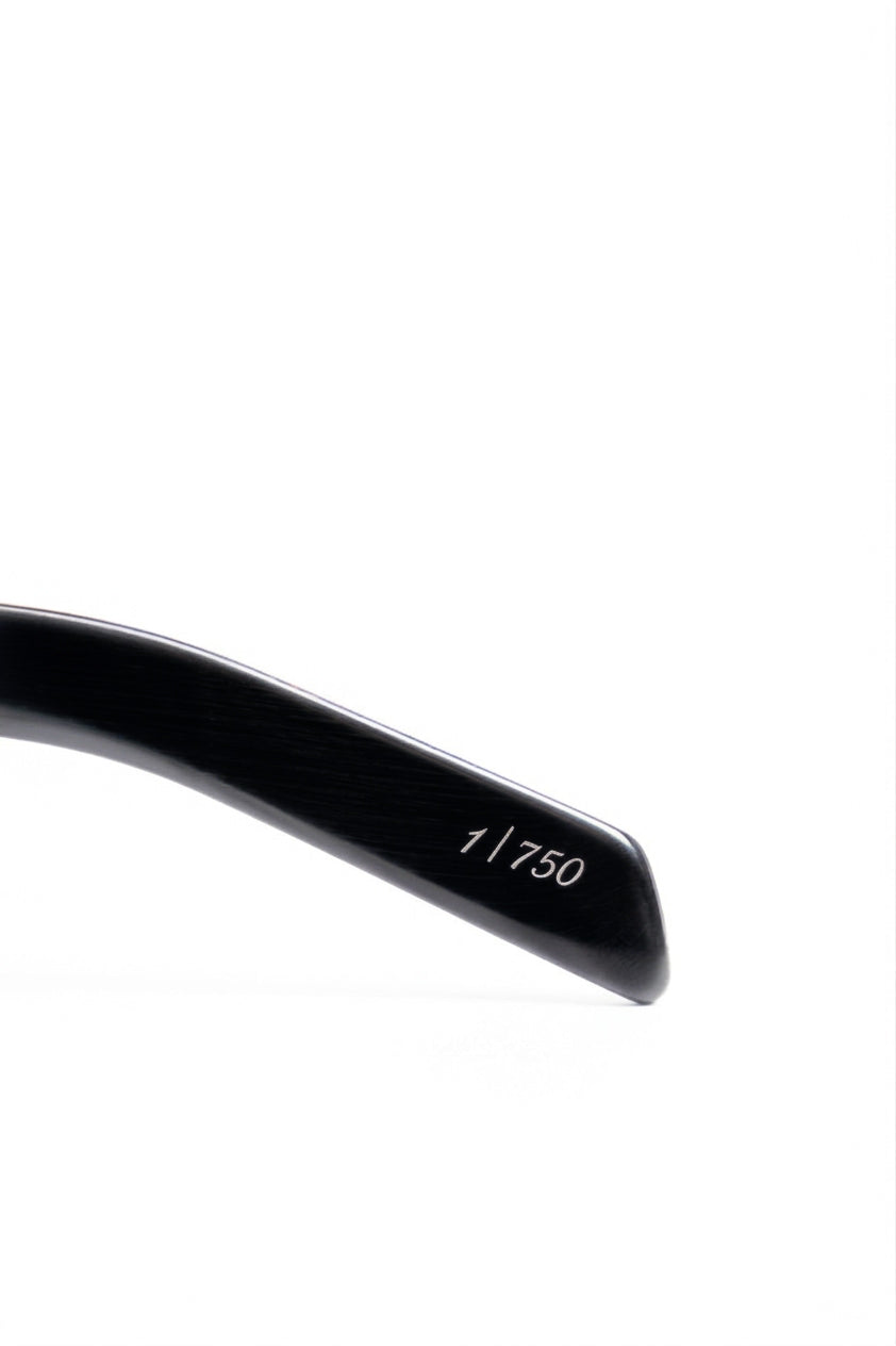 [variant:Black / Yellow]