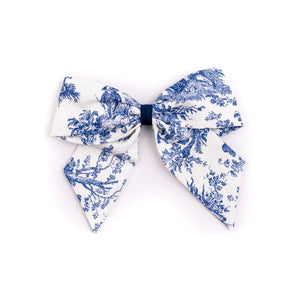 Farmhouse Toile Bow in Navy