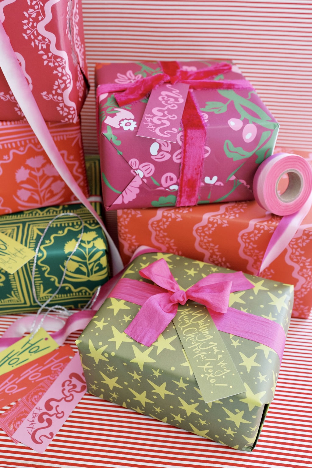 Wavy Floral Vine Reversible Gift Wrap