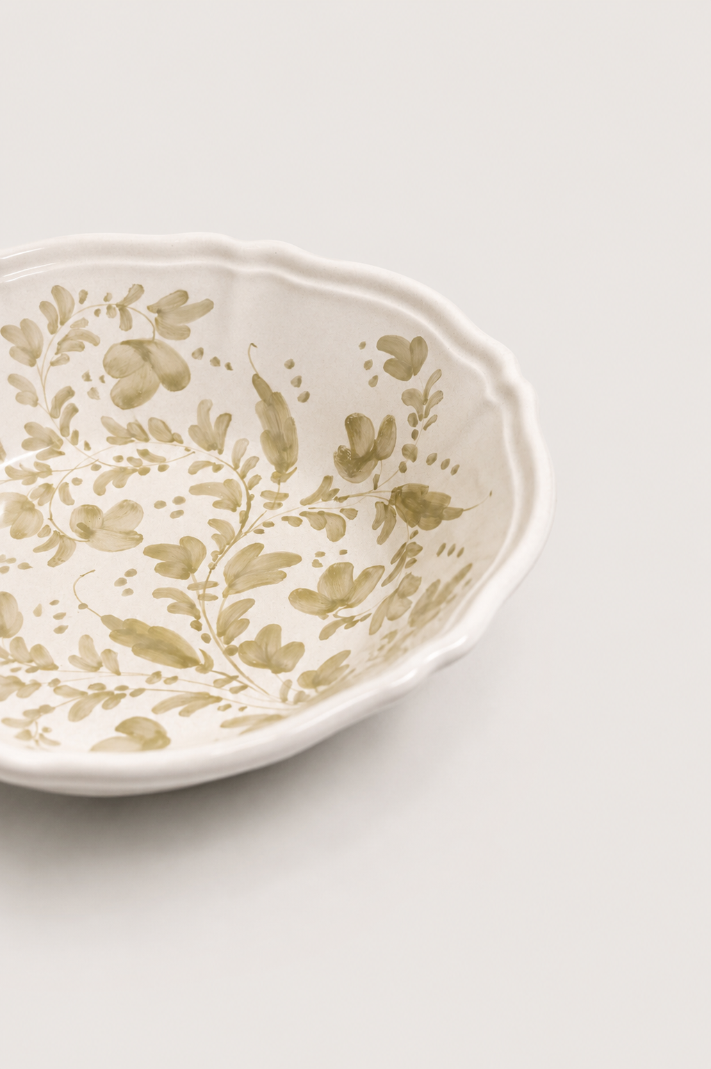 Flora Extra Large Serving Bowl in Ecru